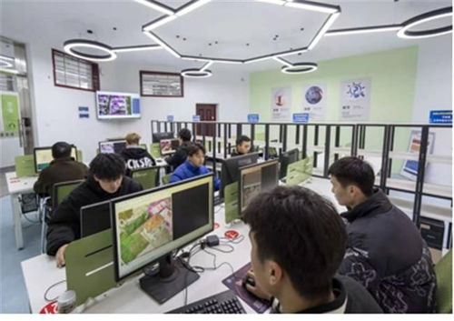 河南工业职业技术学院成功研发无人机智能实景三维建模设计系统